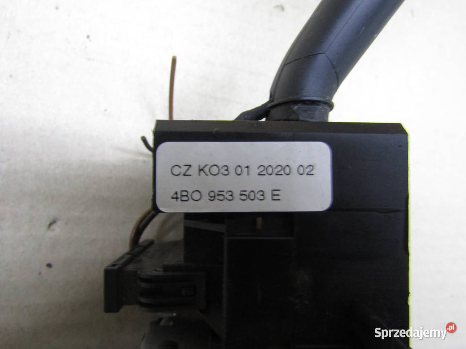 PRZEŁĄCZNIK POD KIEROWNICĘ AUDI A4 B5 4B0953503E Rok produkcji 2001