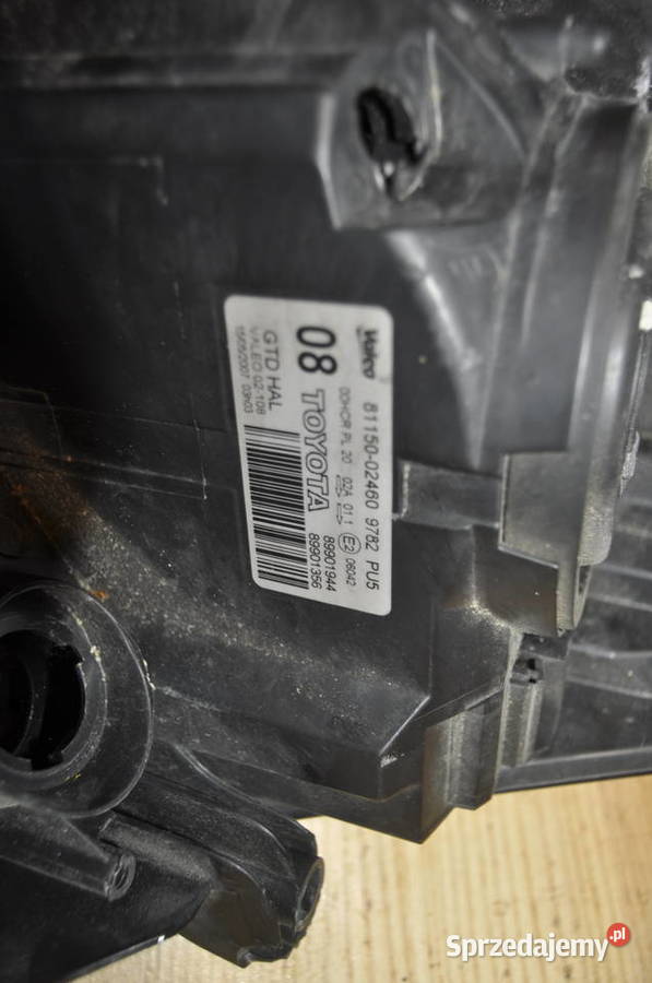 TOYOTA AURIS LAMPA LEWA PRZÓD 8111002460 Sierakowice