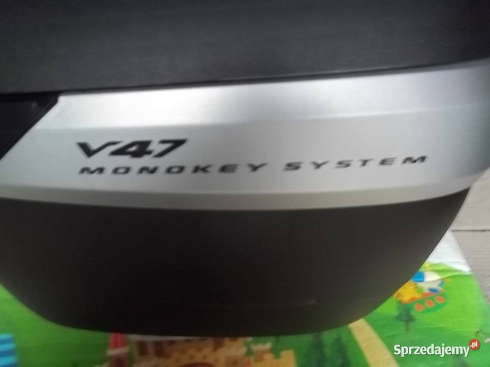 Kufer Centralny Givi 47L z oparciem stelaż