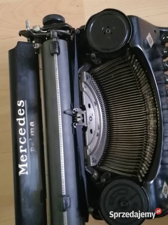 Stara maszyna do pisania z lat 40 tych