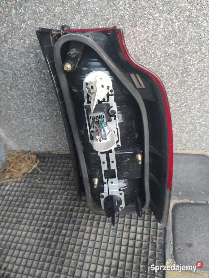 Tylna lewa lampa Volvo V70 Lampy tylne Krzemień Drugi sprzedam