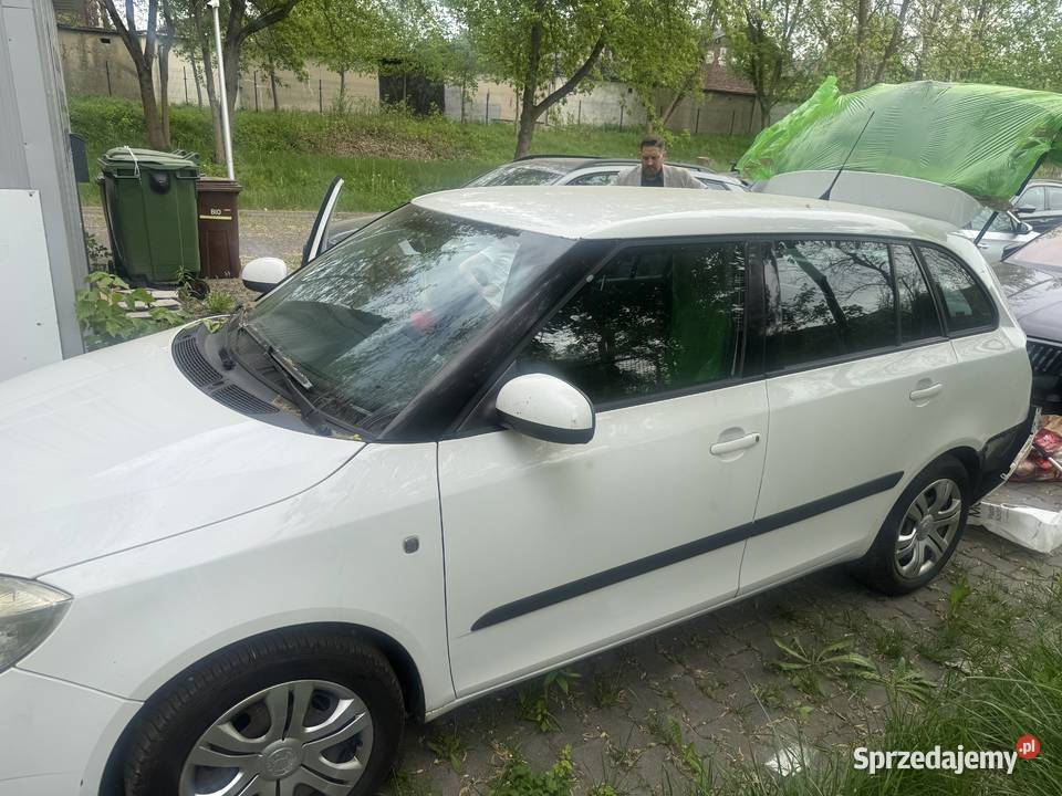 Sprzedam uszkodzoną Skodę Fabię 2 kombi uszkodzony Sosnowiec