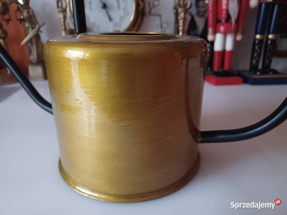 Duża ładna konewka