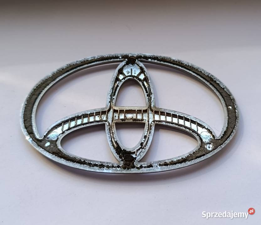 Emblemat Toyota Yaris I 9906r