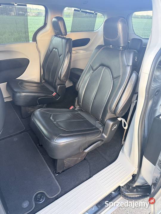 Chrysler Pacifica 2018 r 36 bogate wyposażenie Chełm