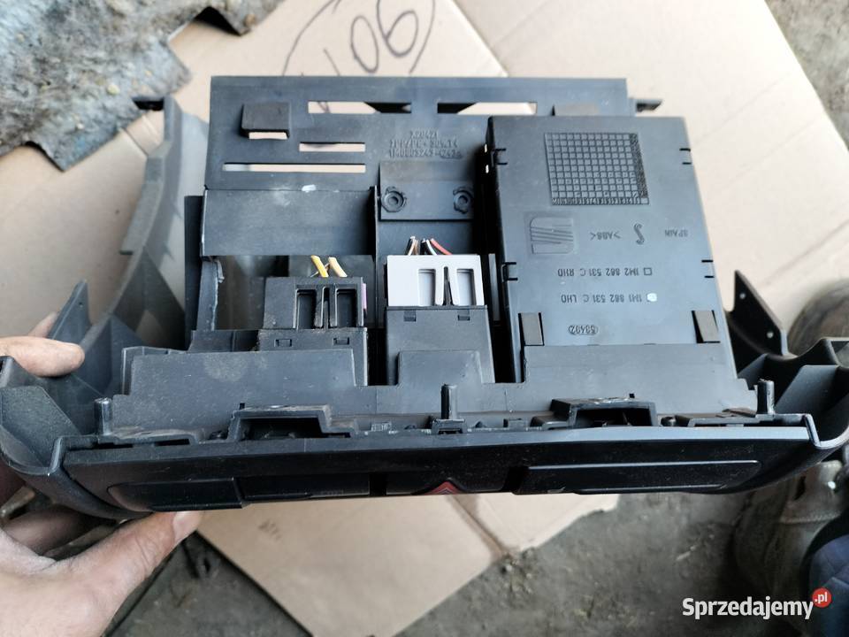 SEAT TOLEDO 2 MK2 ŚRODKOWY PANEL RADIA PODSTAWKA Pozostałe Kamień-Kolonia