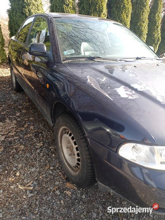 Quatro A4 podniesione