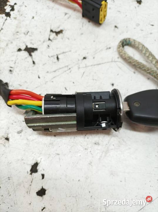 STACYJKA 487004353R Dacia Sandero I 20082012 Rok produkcji 2011 Stacyjki i kluczyki sprzedam