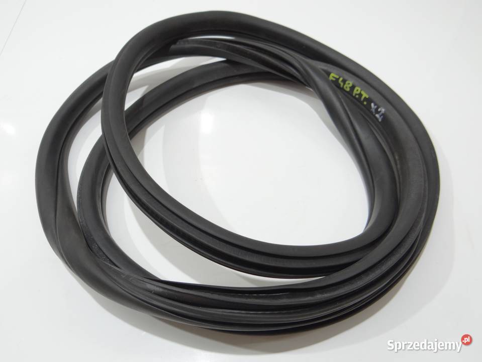 USZCZELKA DRZWI PRAWA TYLNA BMW X1 F48 7349665 osobowe