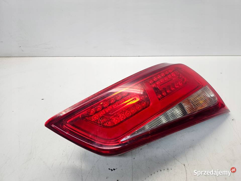 LAMPA PRAWY TYŁ W KLAPĘ AUDI A1 8X3 8X0945094E