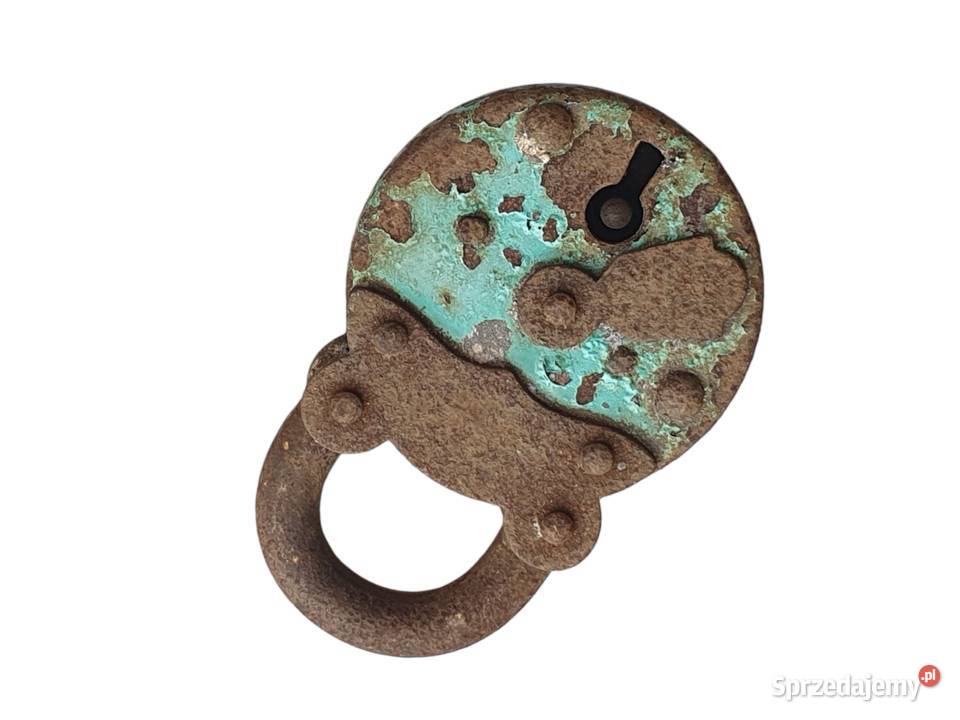 Stara metalowa masywna kłódka z kluczem lata Cieszyn