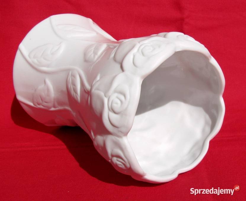 WYPUKŁE RÓŻE tworzące kształt wazonu porcelana zachodniopomorskie