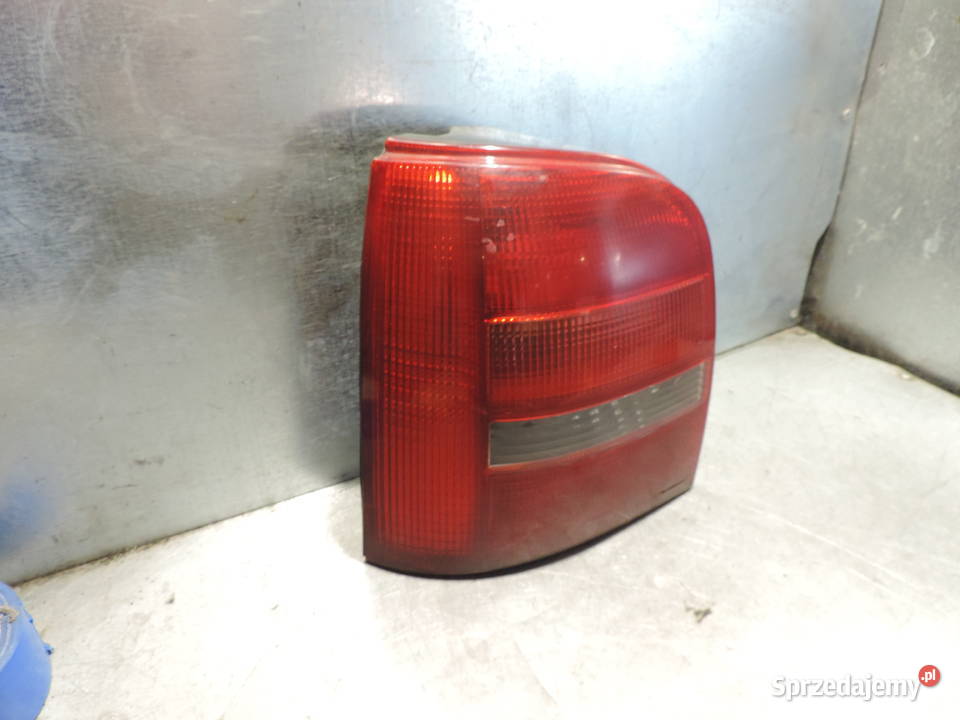 AUDI A4 B5 KOMBI LAMPA LEWY TYŁ