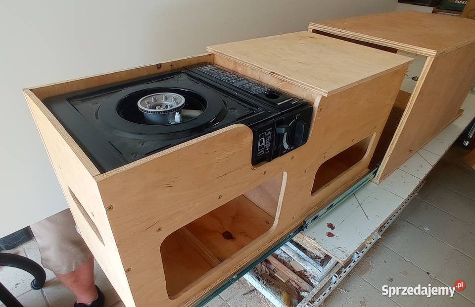 Box turystyczny zabudowa kempingowa kuchenka Rzeszów sprzedam