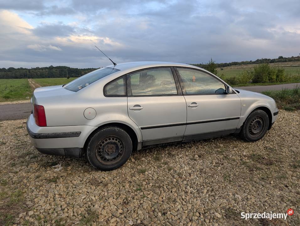 Passat B5 Sedan 1999r Łazy sprzedam