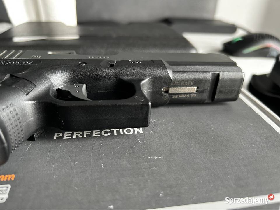 Glock 17 gen 4 GBB CO2 Umarex zestaw 2 magazynki