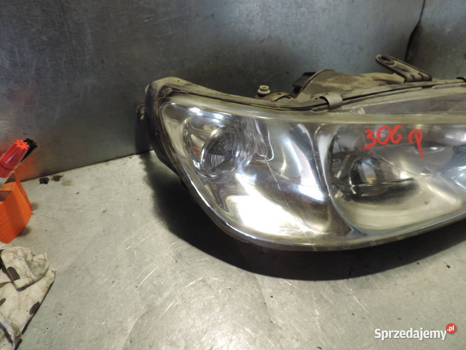 LAMPA PRAWY PRZÓD PEUGEOT 306 FL Rok produkcji 2000 małopolskie Nowy Sącz