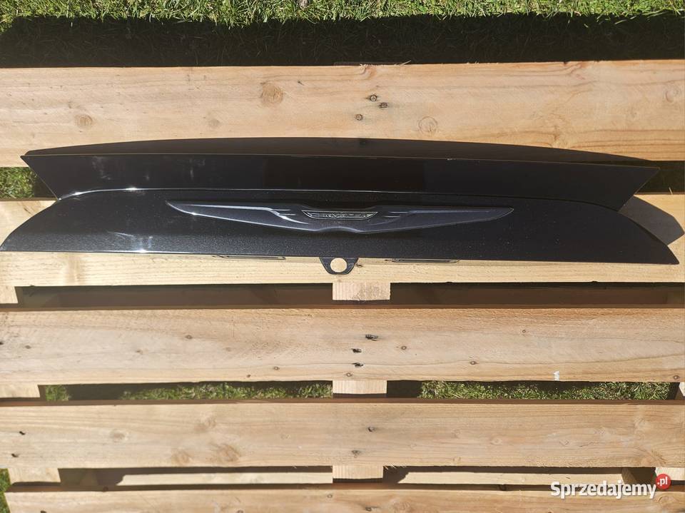 Blenda tylnej klapy Chrysler Pacifica Czarna Dobiesław