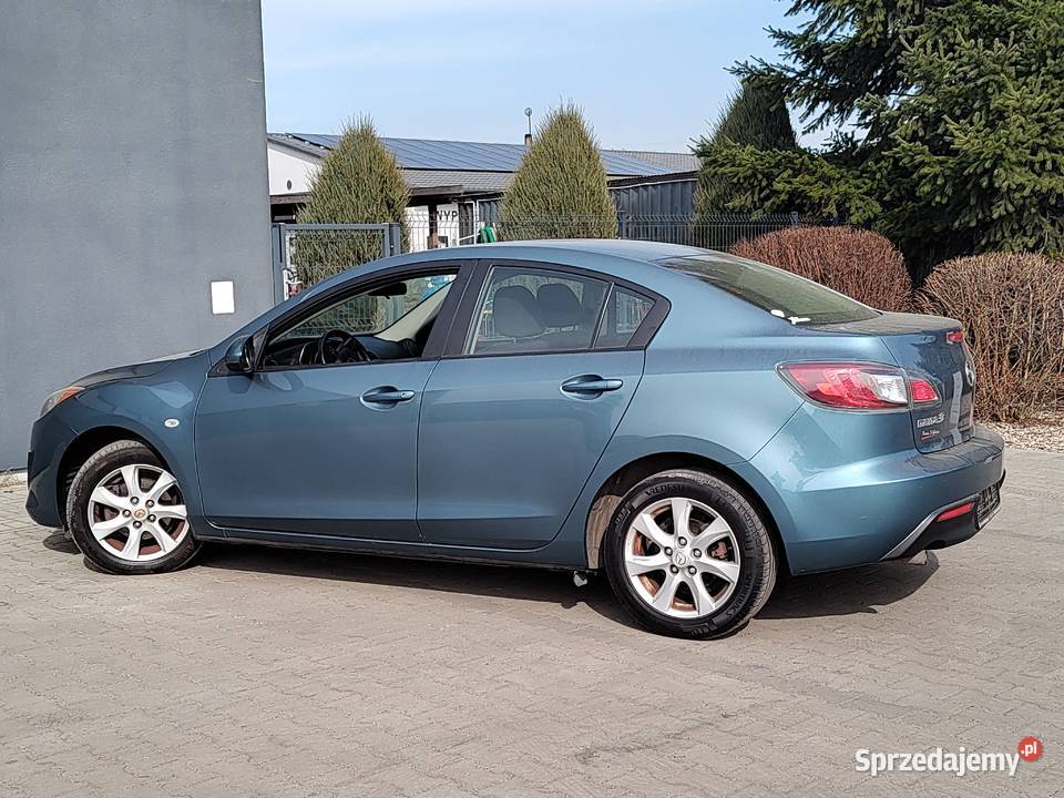 MAZDA 3 SEDAN 16 BENZYNA lakier metallic sprzedam