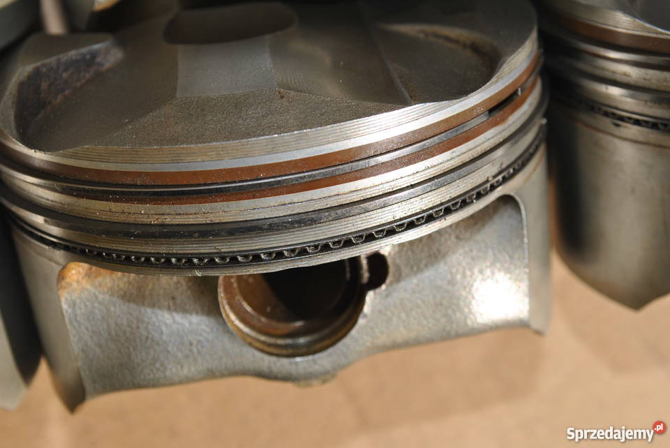 Tłoki tłok piston BMW E90 E91 E92 E93 E60 F10 Silniki i osprzęt Poręba