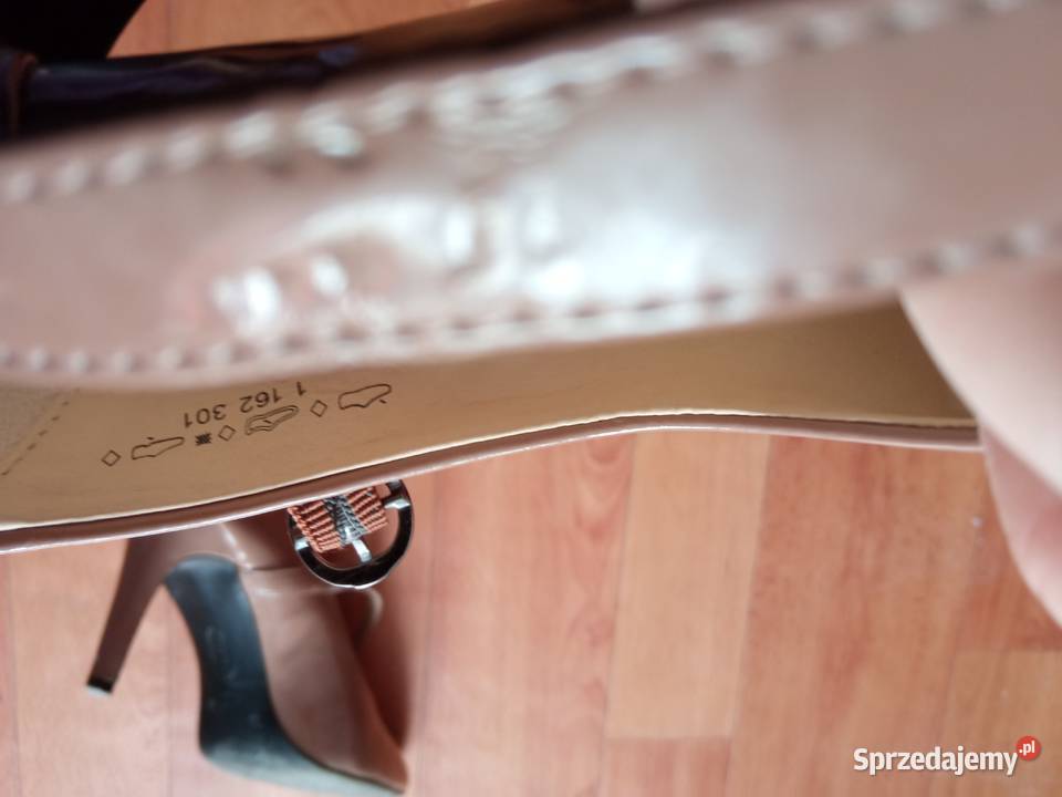 szpilki damskie z zapięcięm ciemny krem beż 38 Turobin