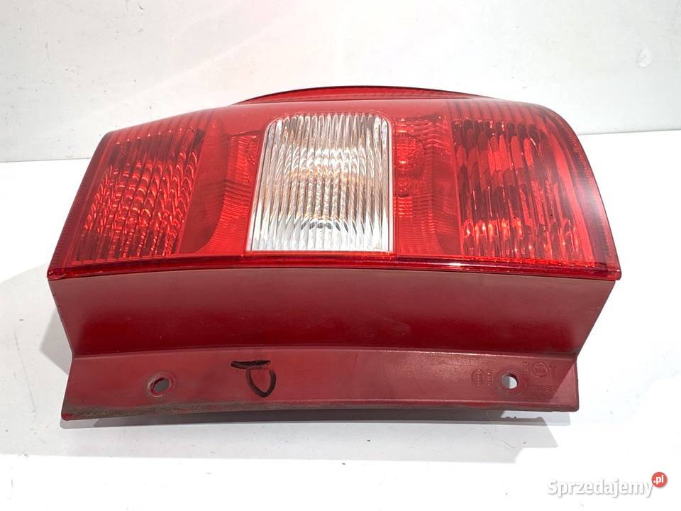 LAMPA PRAWY TYŁ SKODA YETI 5L0945096 Crossover