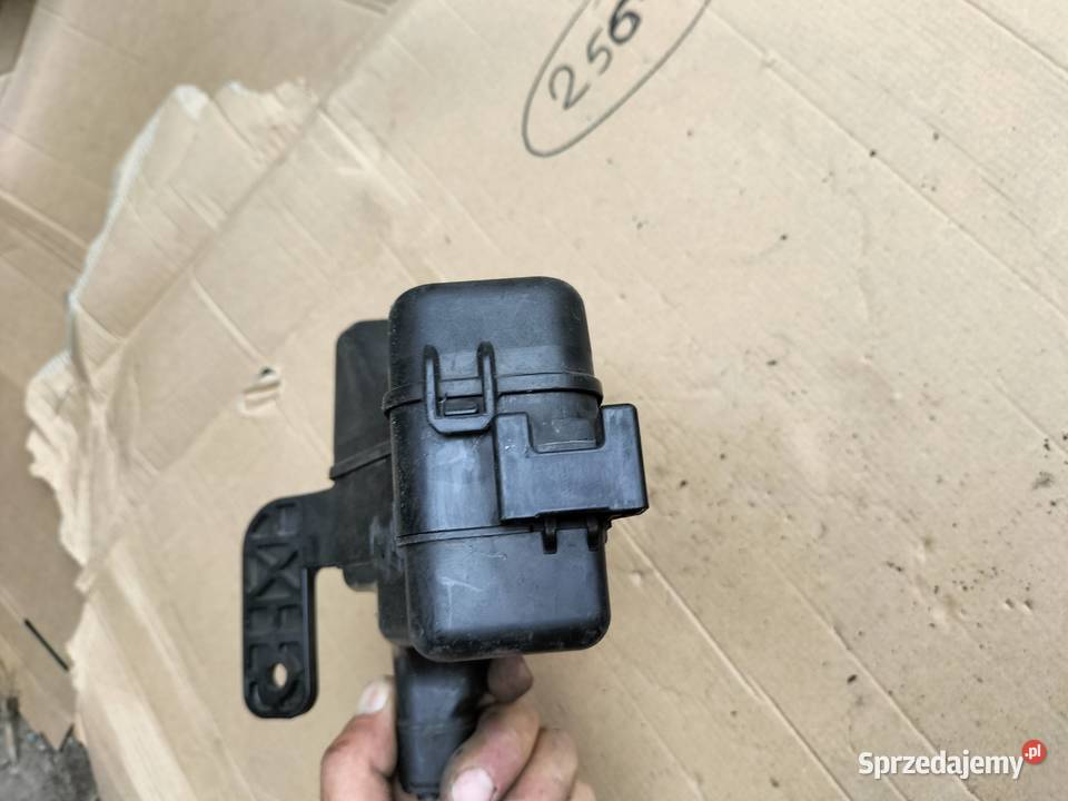 TOYOTA AVENSIS T25 20 D4D SKRZYNKA BEZPIECZNIKÓW Kamień-Kolonia