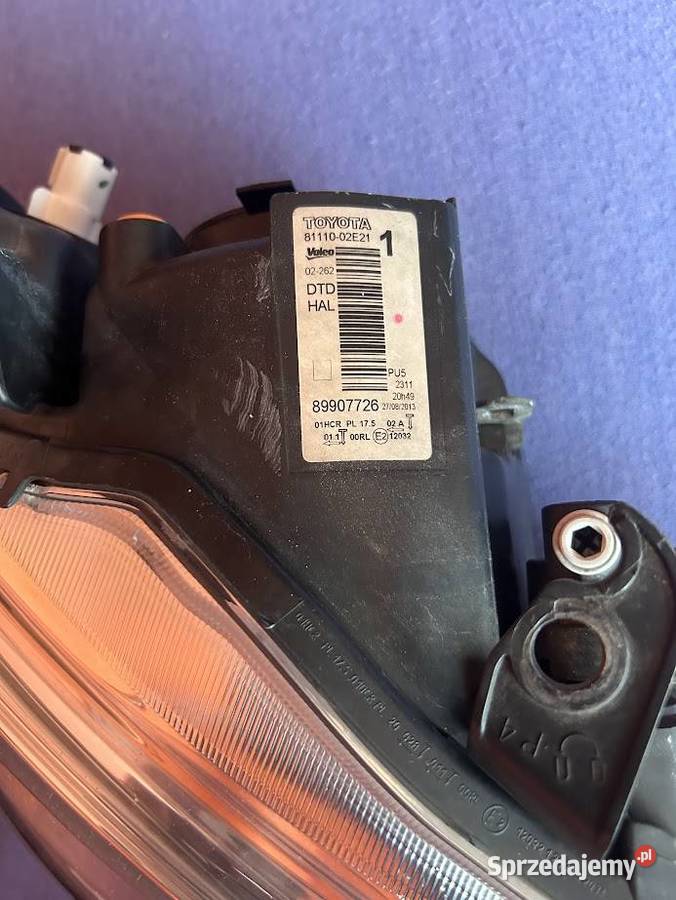 Lampa prawa przod przednia Toyota Auris 2012 prawe Lampy przednie sprzedam