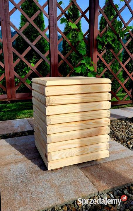 Siedzisko ogrodowe drewniane tarasowe pufa Meble ogrodowe śląskie Kalety