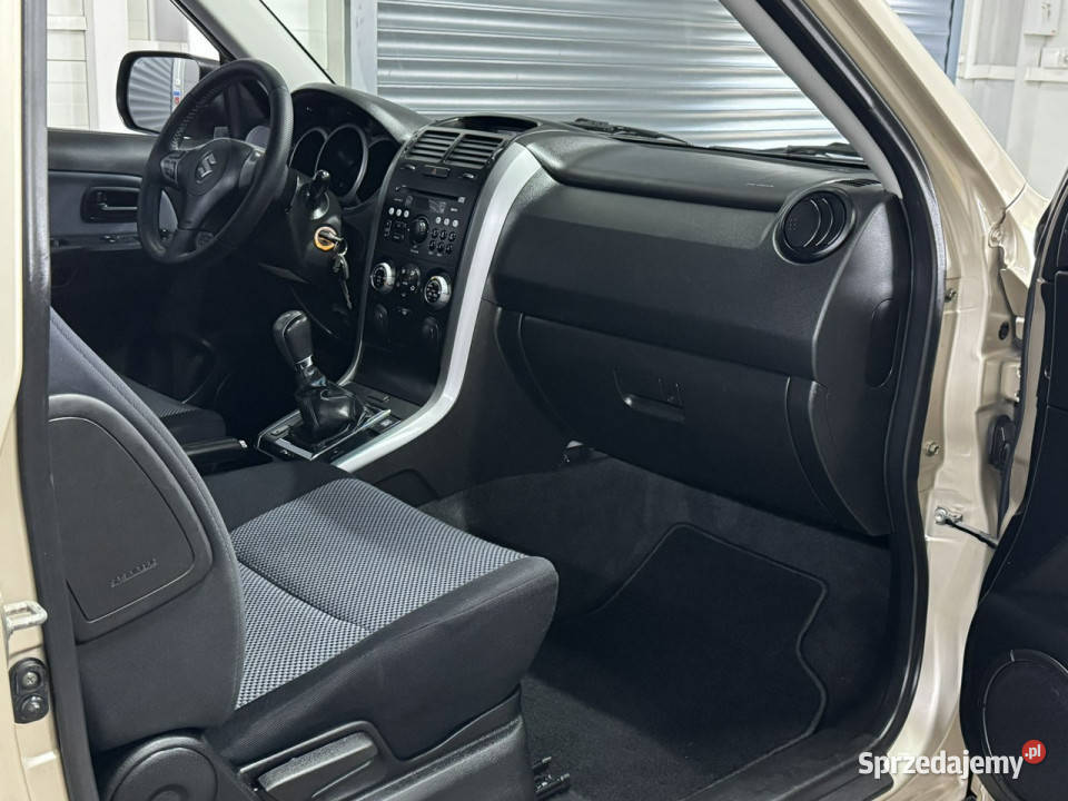 Suzuki Grand Vitara cała w oryginale stan Chechło