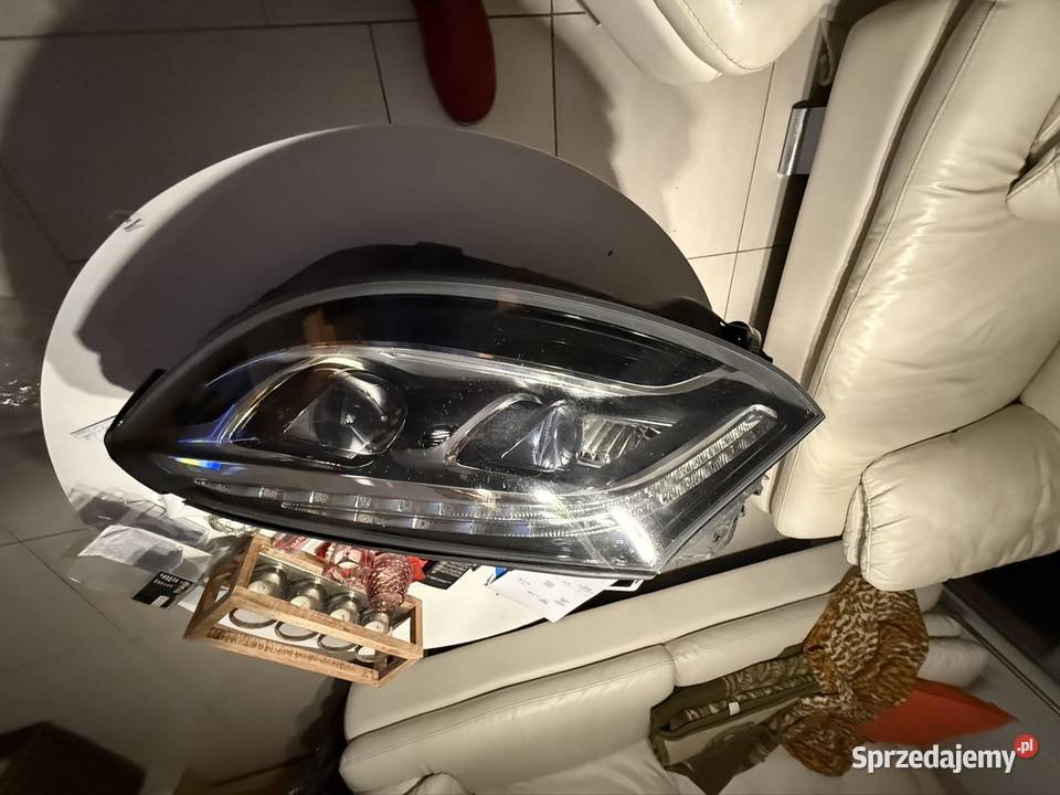lampa przednia Mercedes prawa