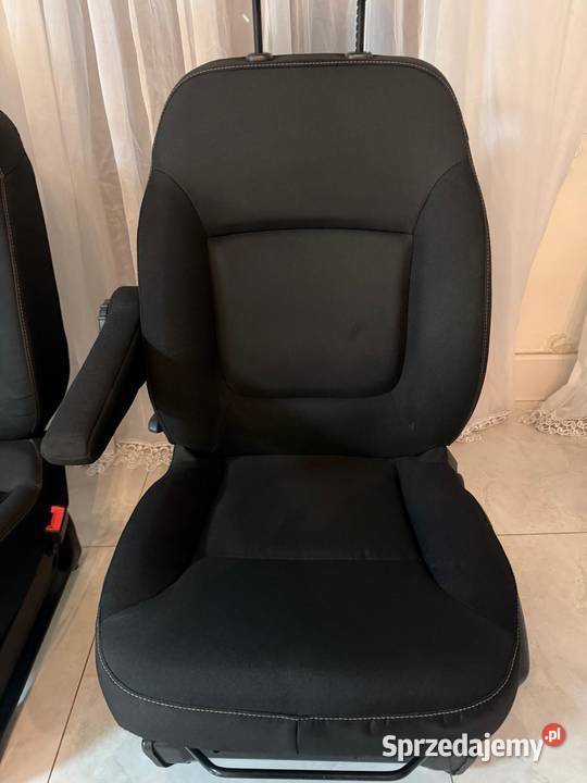 Fotele Renault Trafic III przód Piaseczno