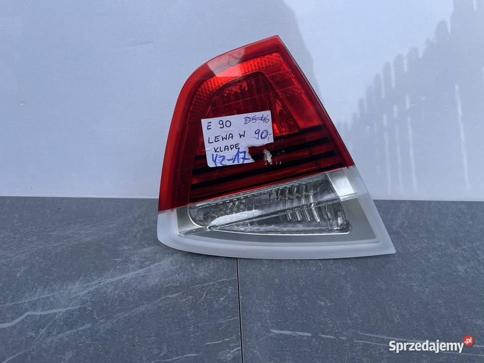 BMW E90 LEWA LAMPA TYŁ W KLAPĘ Ostroróg