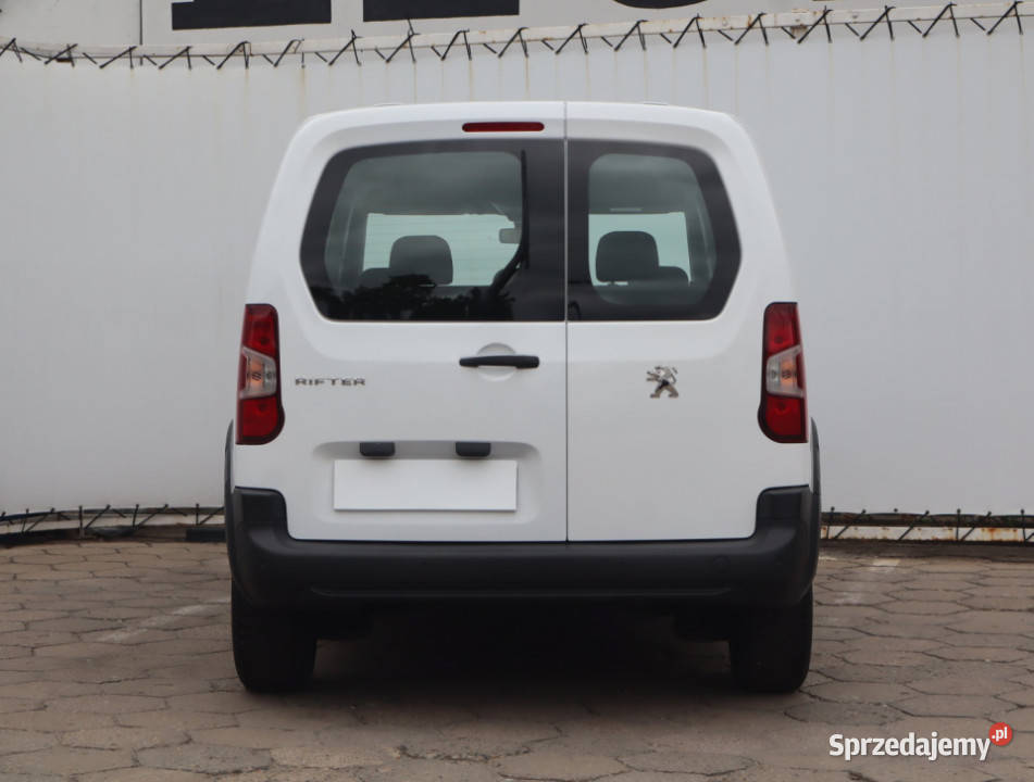 Peugeot Rifter 15 BlueHDi gniazdo USB