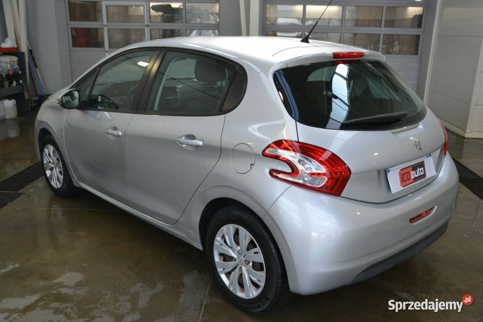 Peugeot 208 12 benzyna 82 klimatyzacja tablet uszkodzony Kęty sprzedam