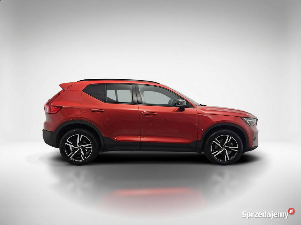 Volvo XC 40 B3 Plus Dark aut Z Polskiego Salonu Warszawa