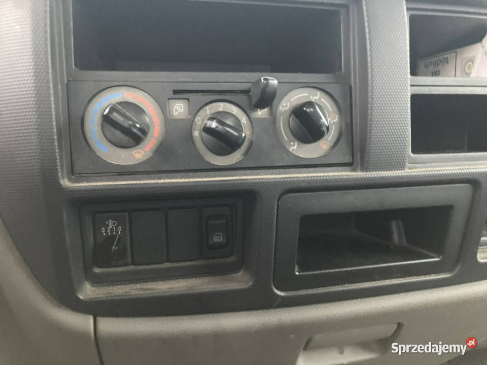 Nissan Cabstar Cabstar Canter Zwyżka Podnośnik światła przeciwmgłowe Syców