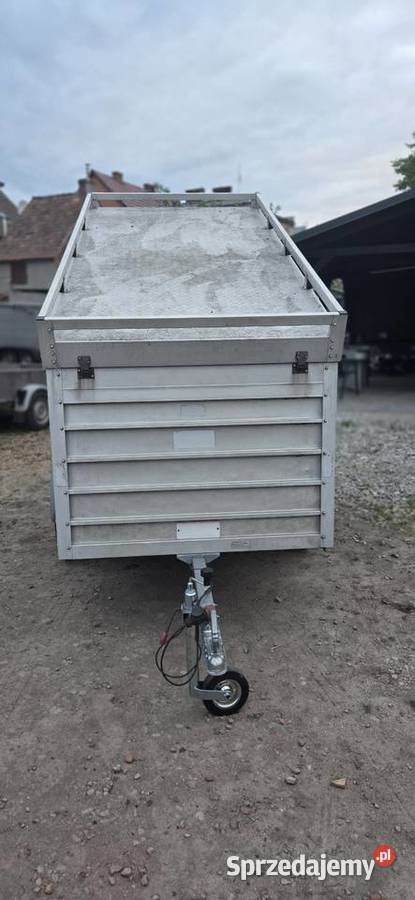 Przyczepa jednoosiowa box zamykana aluminiowa