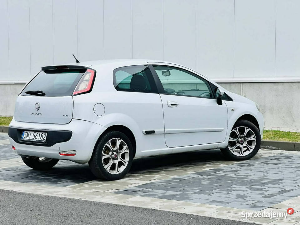 Fiat Punto Evo Fiat Punto Evo 14 Benz garażowany Mikołów