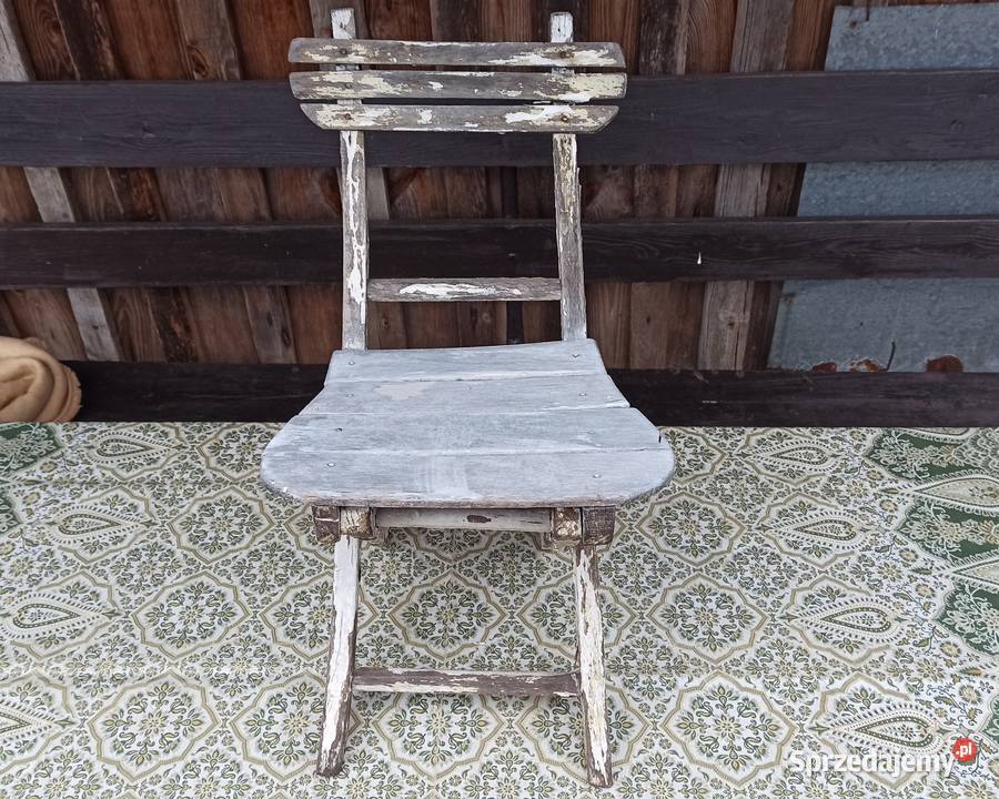 Stare drewniane krzesełko Wieluń