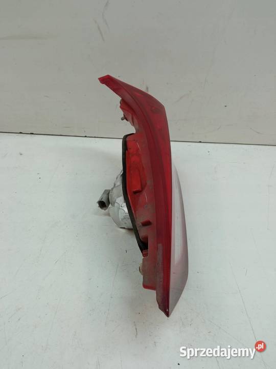 LAMPA TYŁ W KLAPĘ PRAWA KOMBI E18 Toyota Auris sprzedam