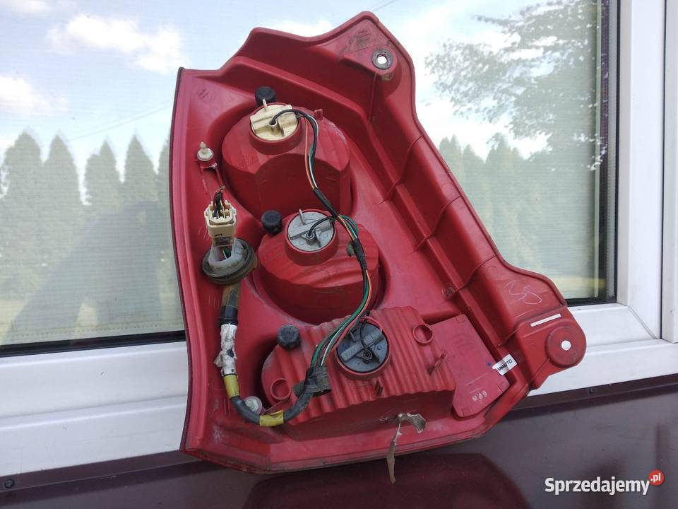 Suzuki Alto Nissan Pixo lampa tył tylna prawa Sieradz