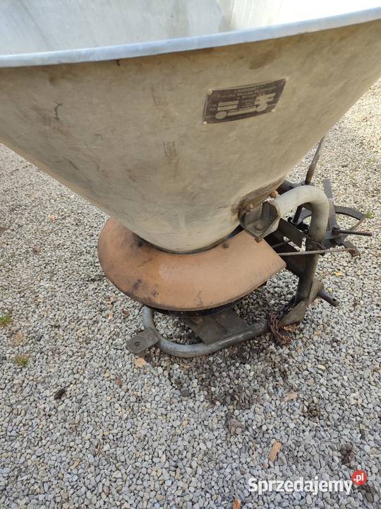 Rozsiewacz nawozu Agromet lejek ocynk solidny nieuszkodzony