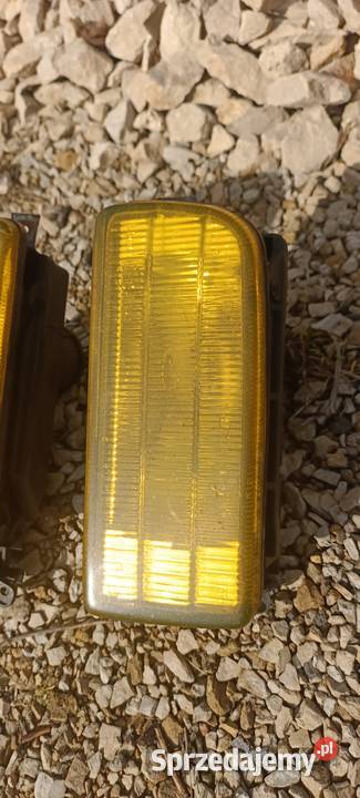 Halogeny BMW E36 oklejone zółtą folią Piasek