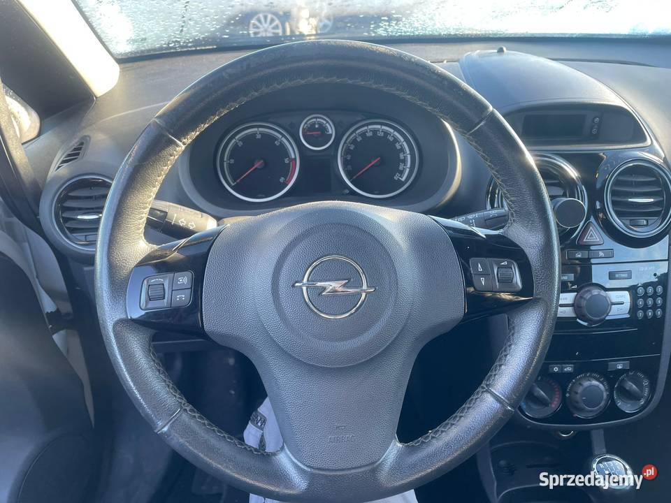 OPEL Corsa 13 CDTi 75 uszkodzony Kielce
