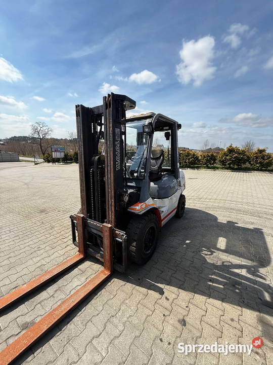 wózek widłowy TOYOTA 7FDF35 3500 diesel TRIPLEX Toyota Działoszyn sprzedam