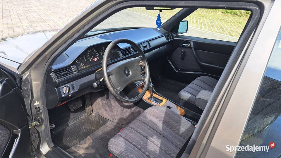 1986 Mercedes W124 sedan 30 benzyna Namysłów