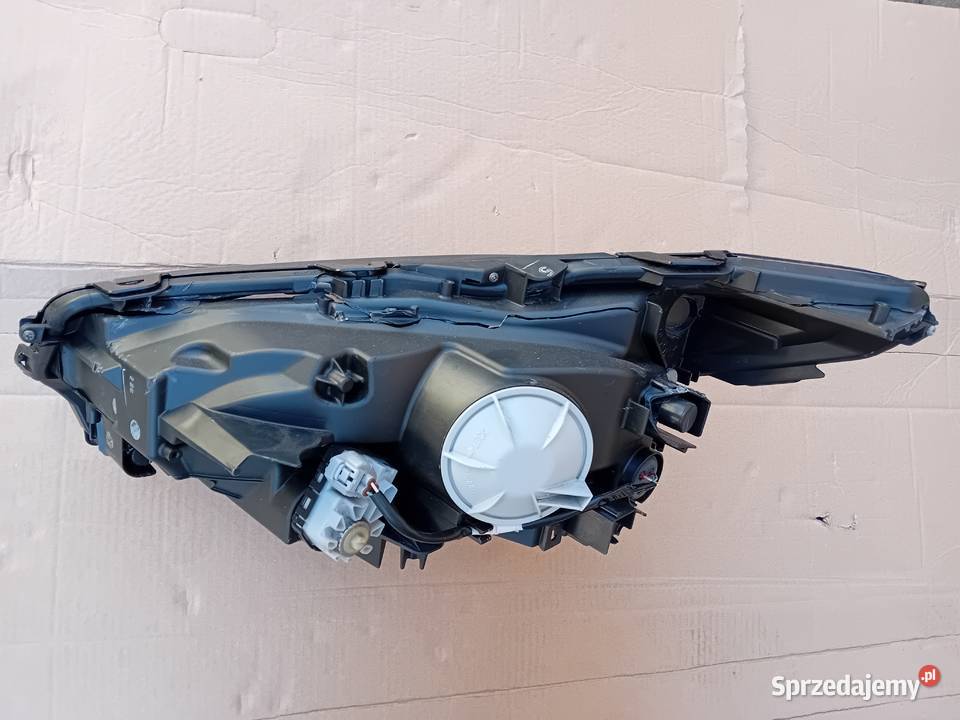 Lampa lewa Lexus NX 300h 2017 przed liftem osobowe Hajnówka