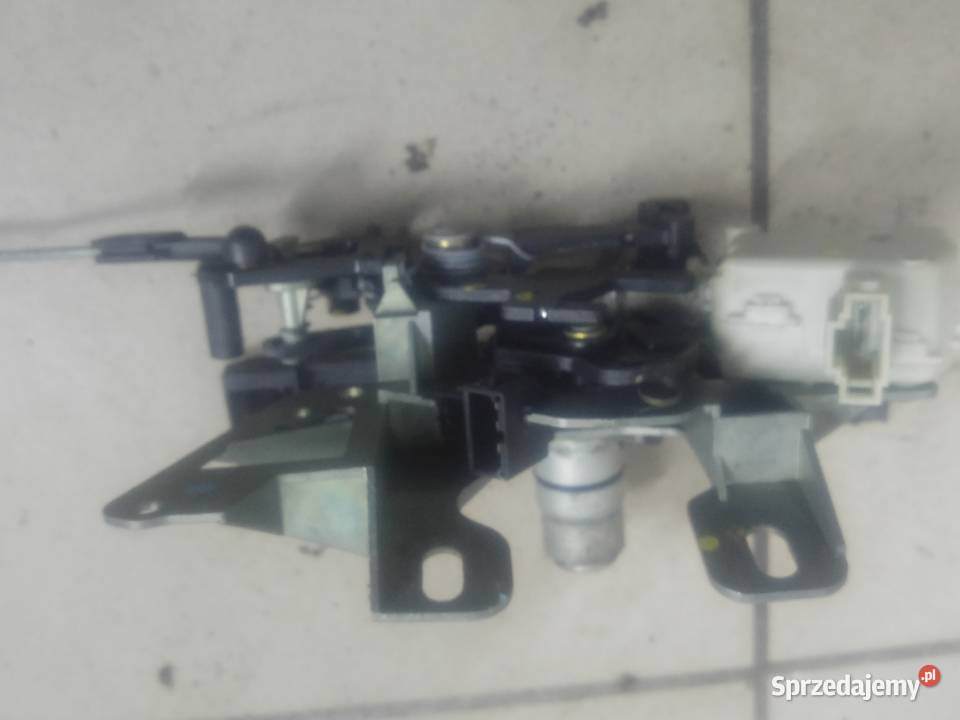 VW PASSAT B5 zamek klapy tył 3B0827297