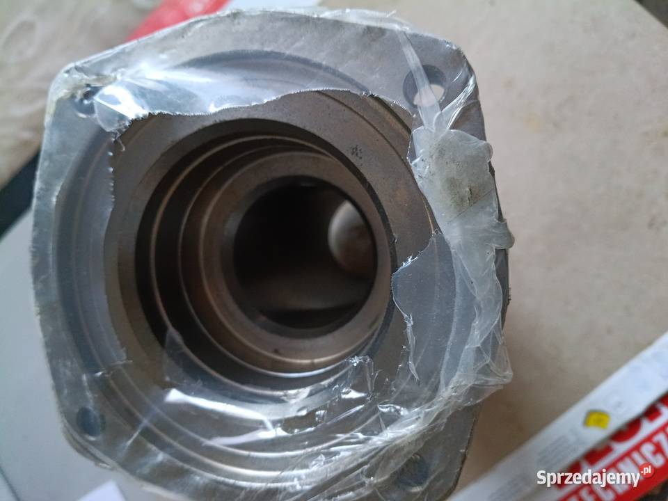 Pokrywa łożyska przednia C385